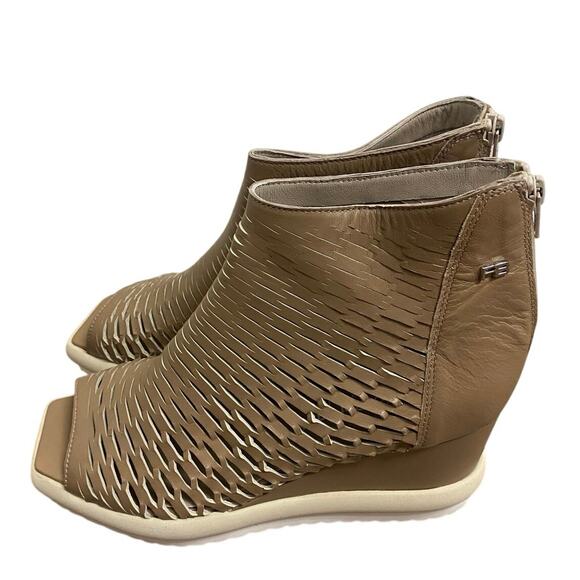 Patrizia Bonfanti Shoes - NIB Patrizia Bonfanti Sara Sun Pietra Shoes. Laser Cut Leather Wedges sz 41 NIB